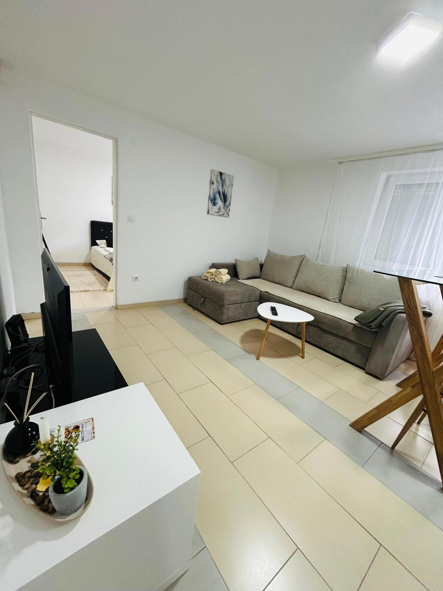 טוזלה Apartmani Star מראה חיצוני תמונה